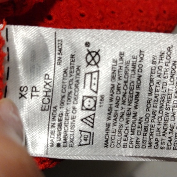 Gap red top - Picture 7 of 7